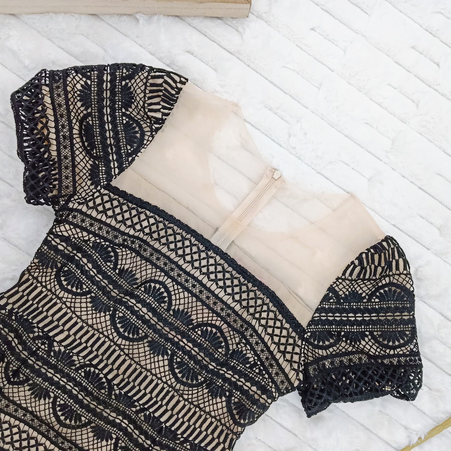 Illusion Guipure Lace Puff Sleeves Midi Dress