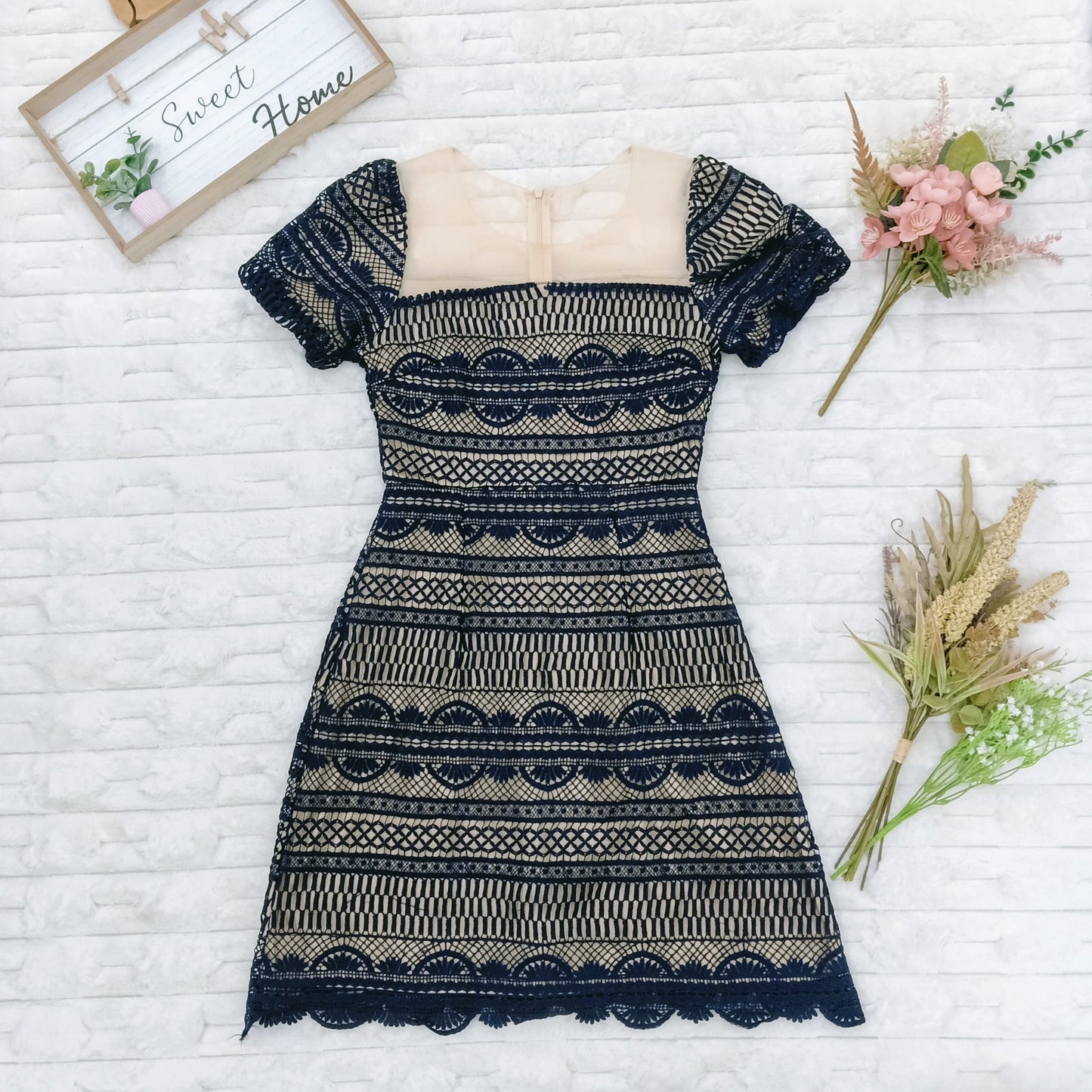 Illusion Guipure Lace Puff Sleeves Midi Dress