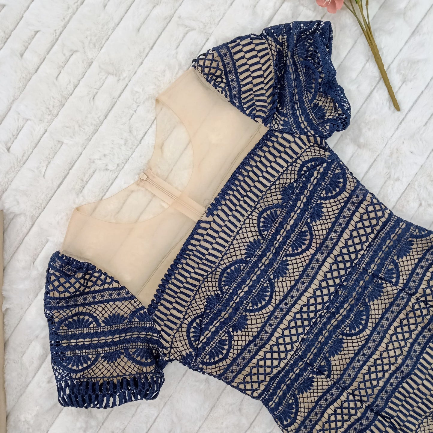 Illusion Guipure Lace Puff Sleeves Midi Dress