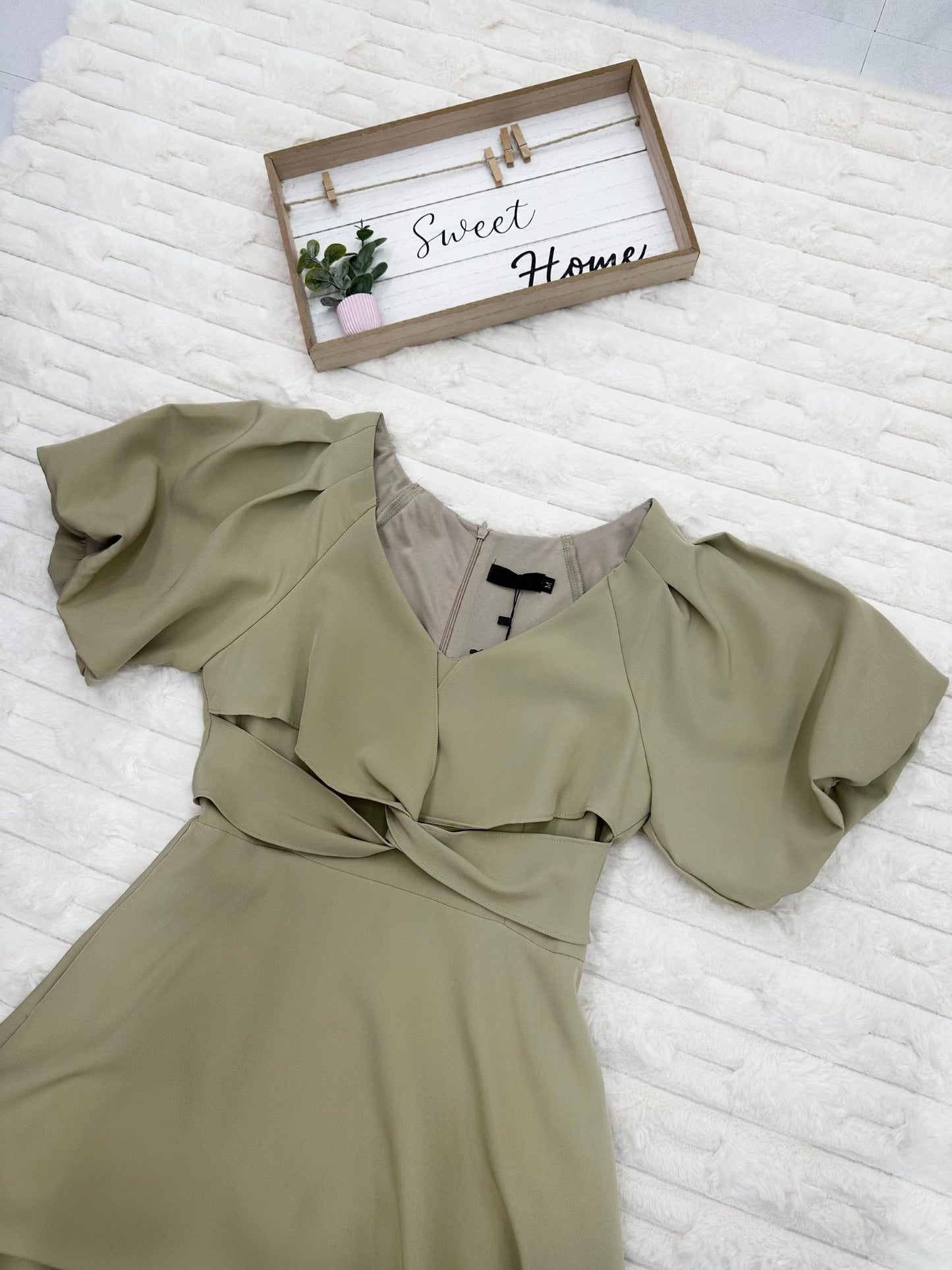 V-Neck Twisted Front Puff Sleeves with Pockets Flare Midi Dress