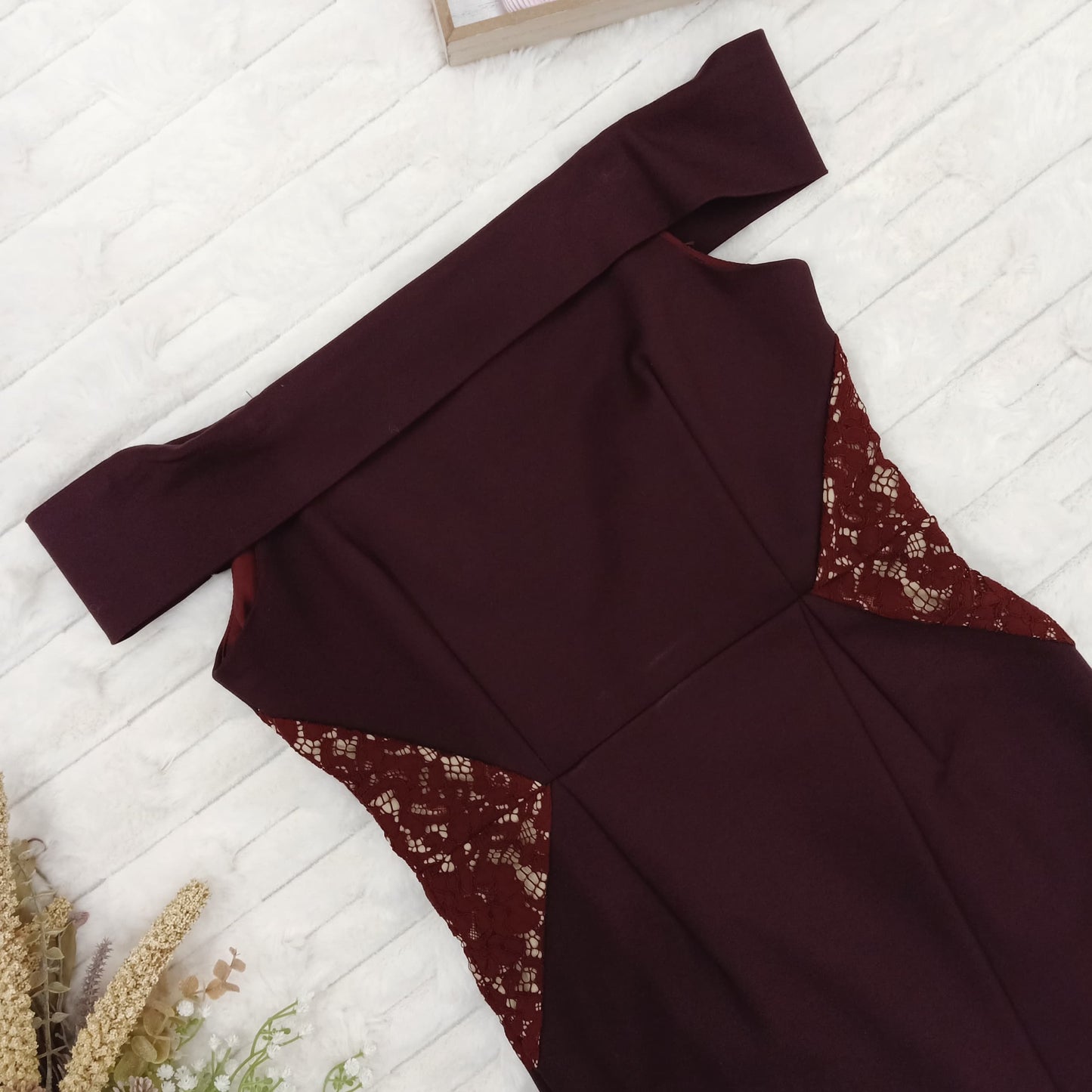 Off-Shoulder Lace-Trim Bodycon Mini Dress