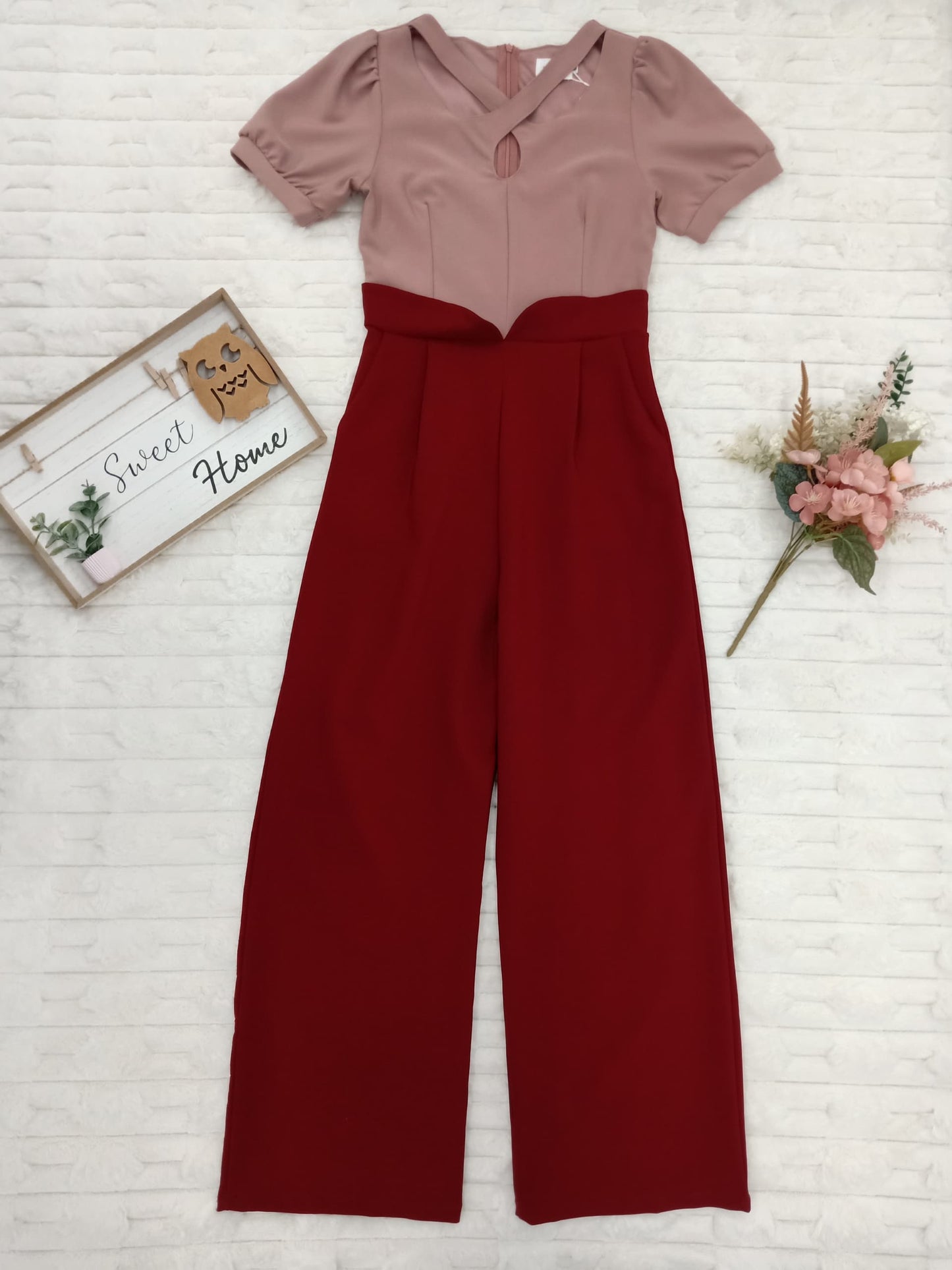 Keyhole Neckline Puff-Sleeve Two-Toned Jumpsuit