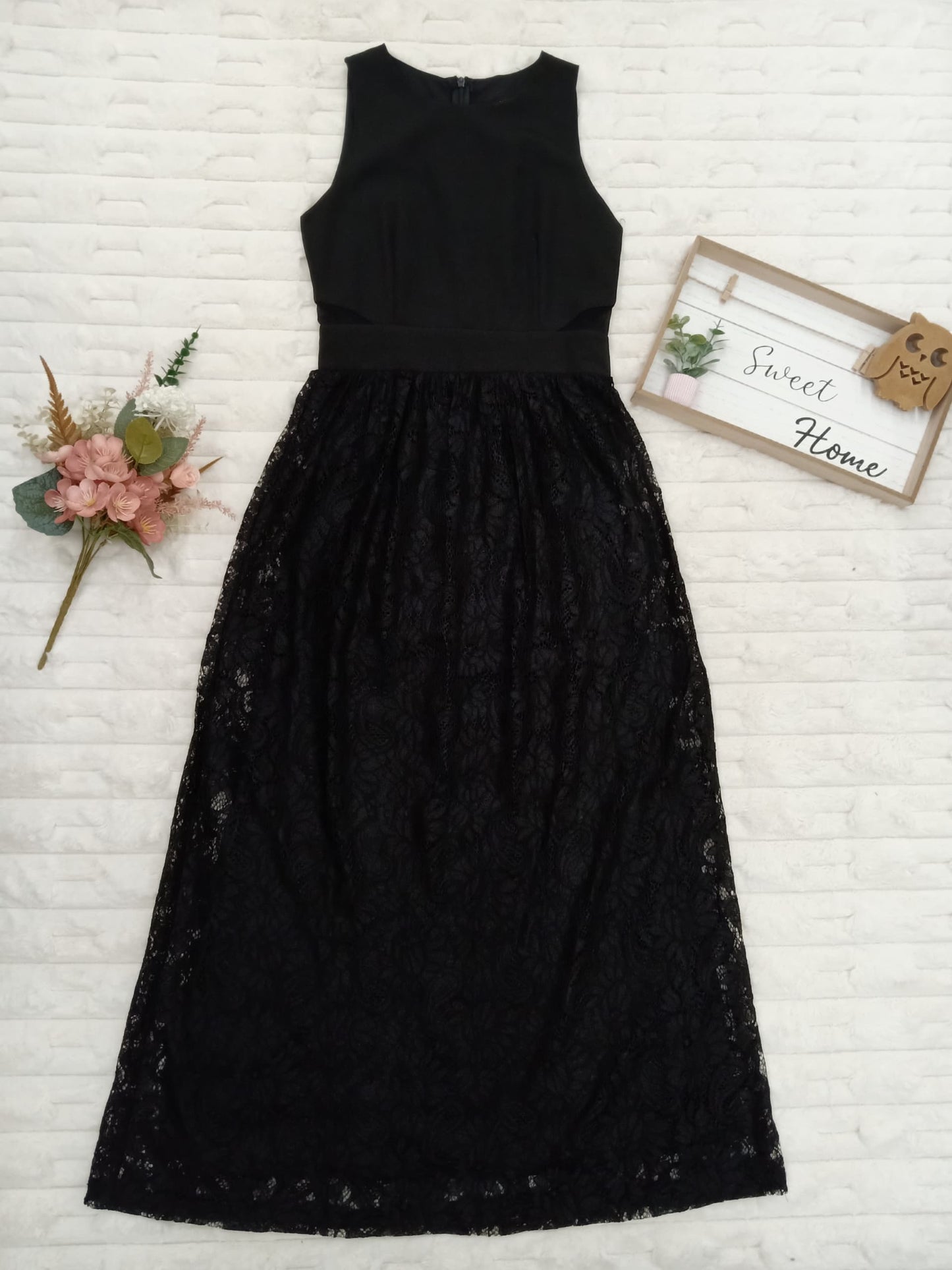 Sleeveless Floral Lace Maxi Dress