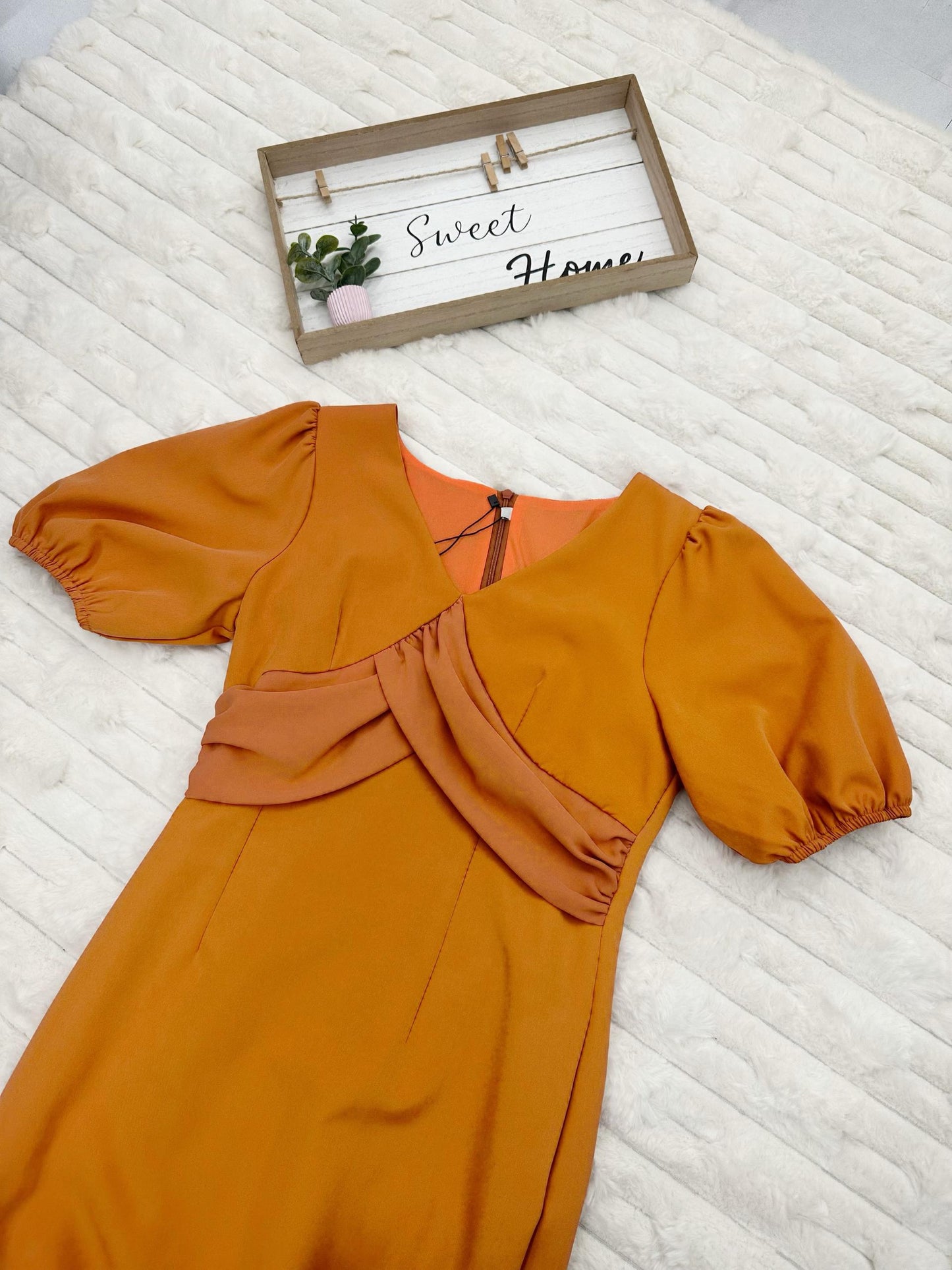 V-Neck Puff Sleeves Mermaid Midi Dress