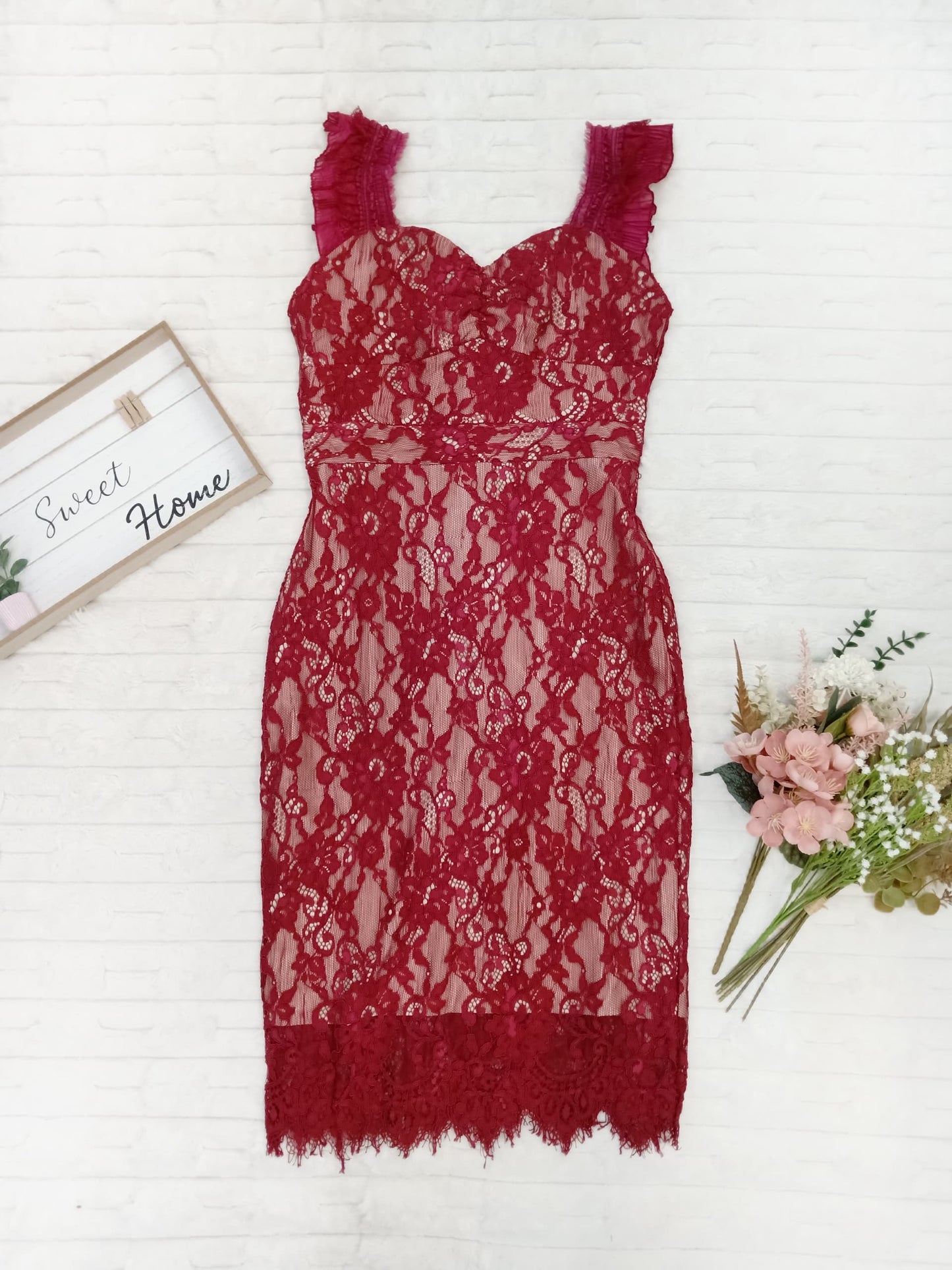 Sleeveless Sweetheart Floral Lace Midi Dress