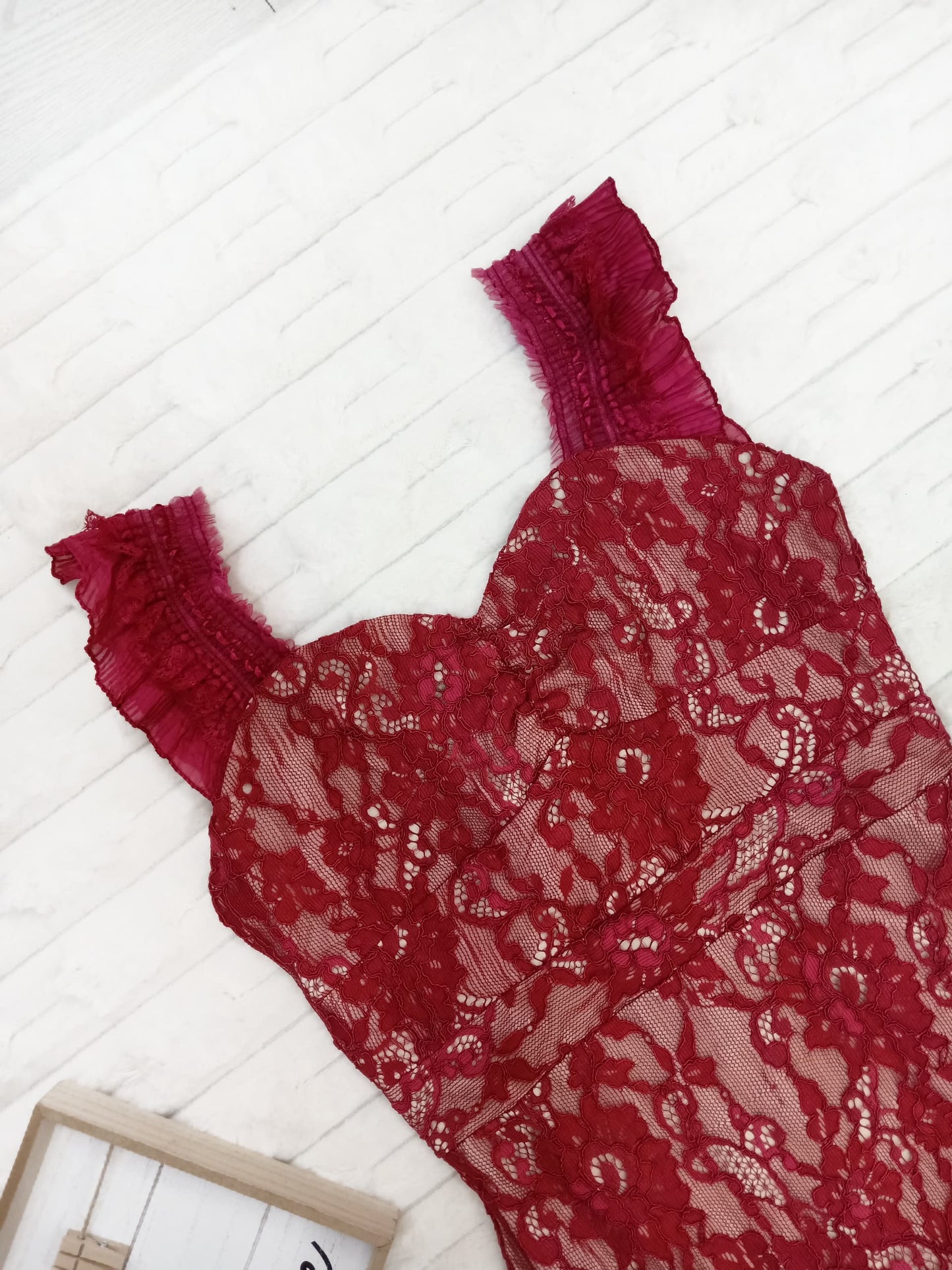 Sleeveless Sweetheart Floral Lace Midi Dress